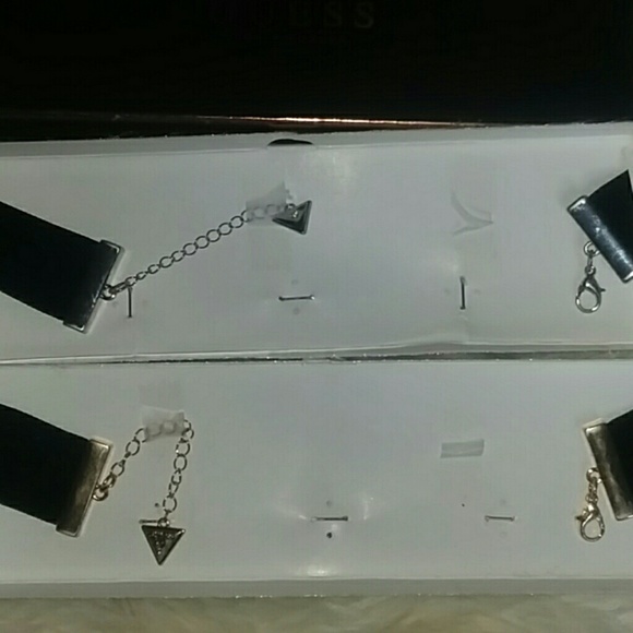 NIB 2 Womens GUESS Interchangeable Brooch Choker N - Picture 8 of 8